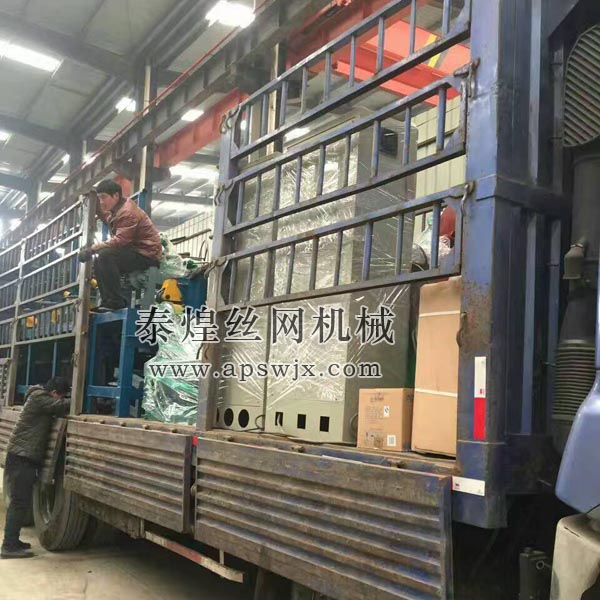 2017年第一臺連罐拉絲機(jī)發(fā)貨中